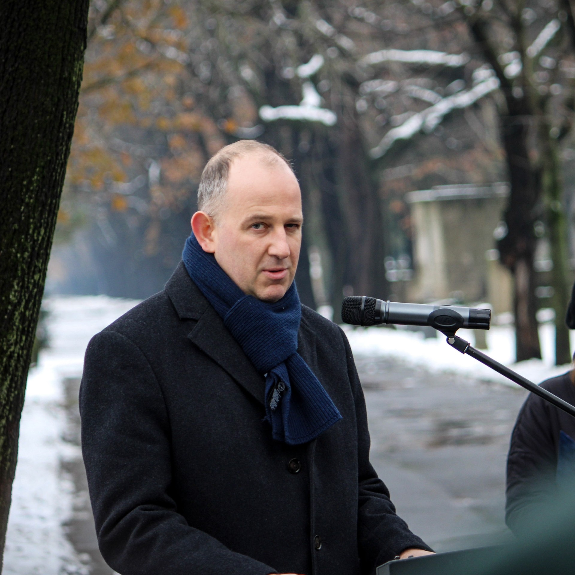 Emlékhelyet avattunk Mányoki Ádám tiszteletére a Fiumei úti sírkertben