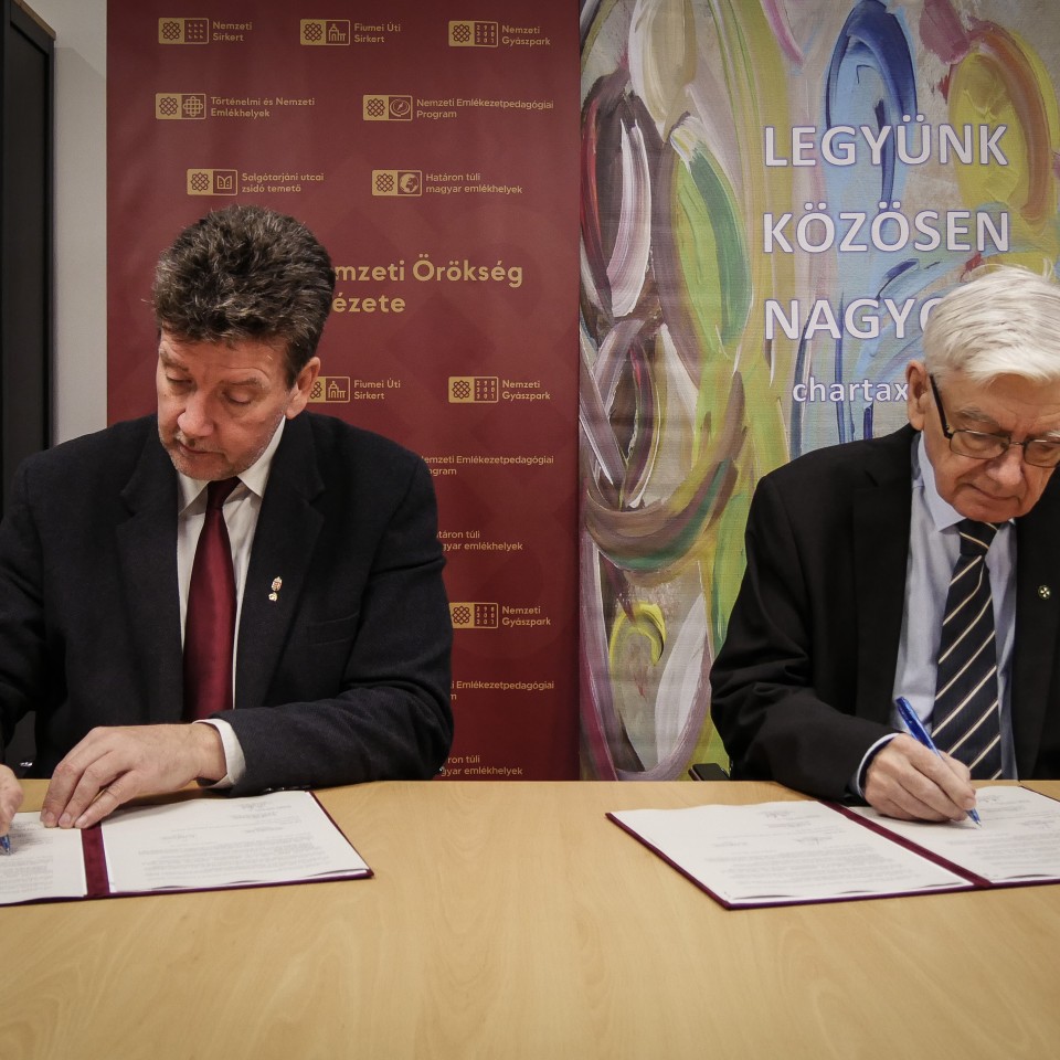 Együttműködési megállapodást írt alá a Nemzeti Örökség Intézete és a Charta XXI. Egyesület