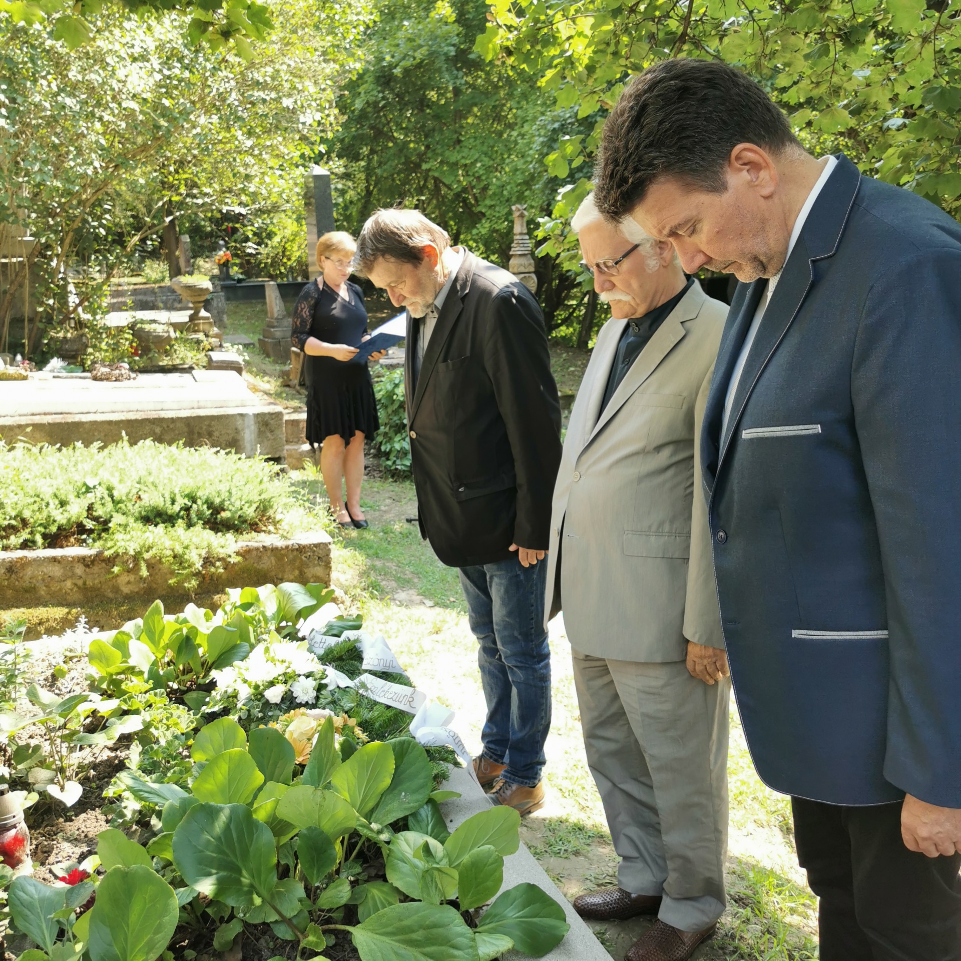 Megújult Szőnyi István síremléke Zebegényben