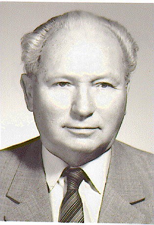 Dr. Isépy Tamás