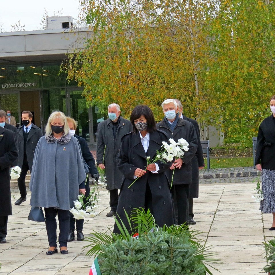 Néma főhajtással emlékezett a NÖRI a nemzeti gyásznapon