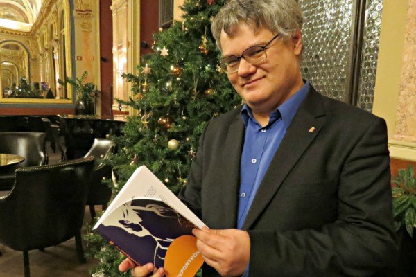 Szórakoztató történeteket, különleges életpályákat gyűjtött kötetbe a NÖRI