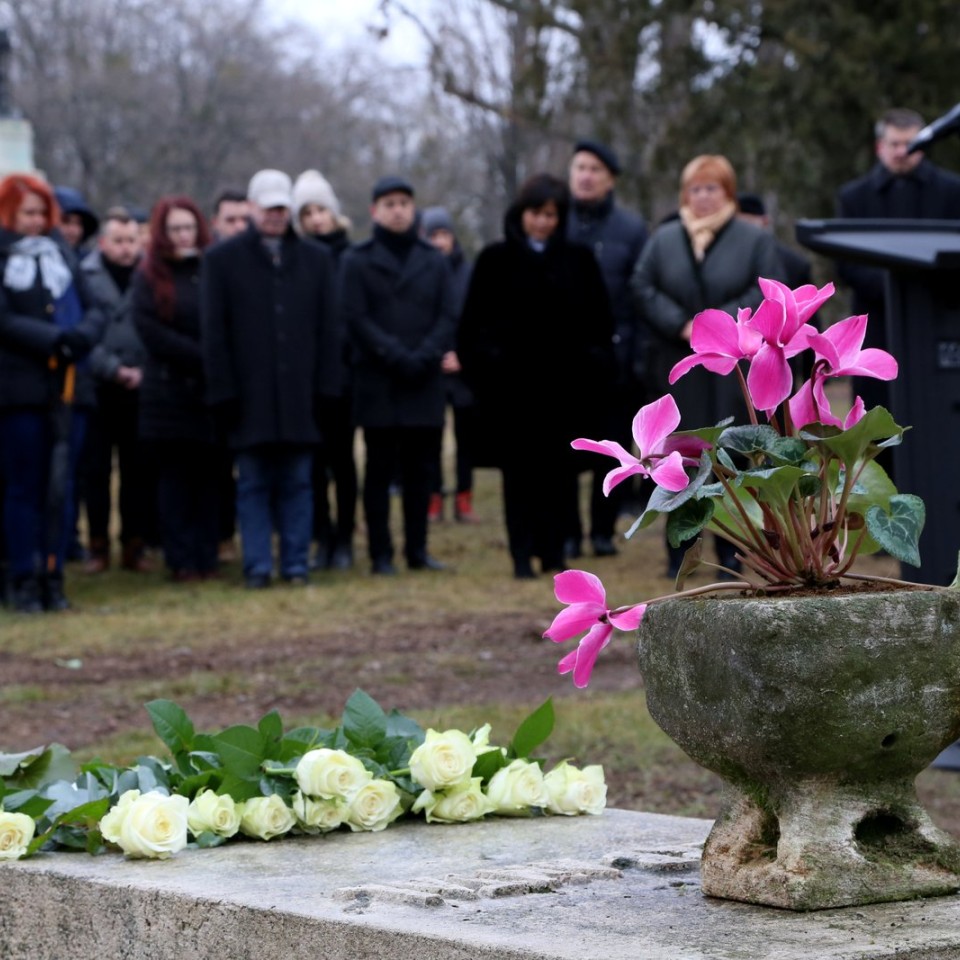 Szerb Antal halálának 75. évfordulójára emlékezett hétfőn a Nemzeti Örökség Intézete