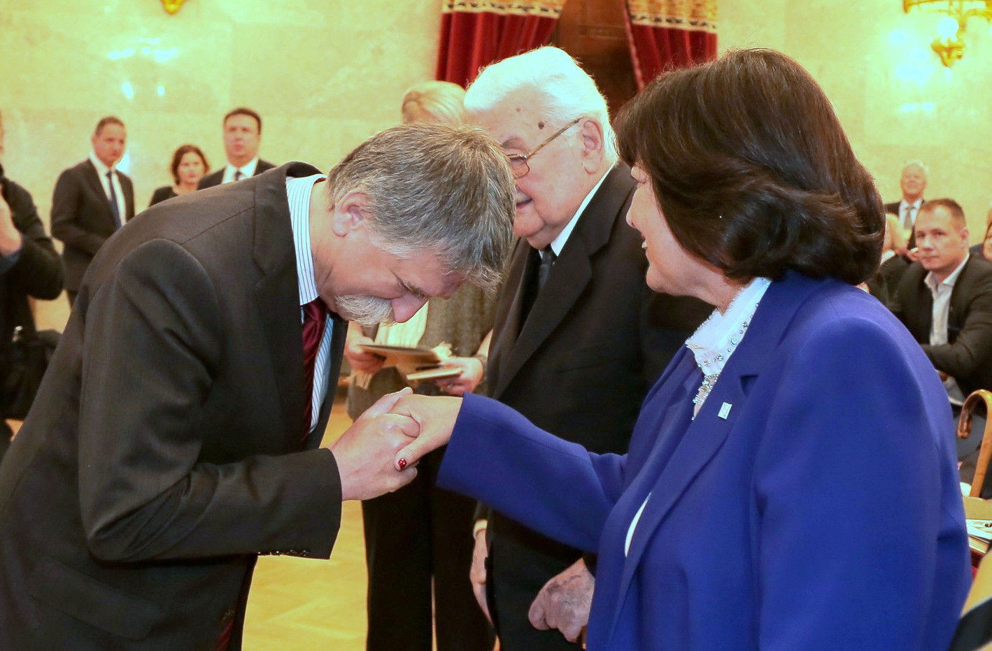 Kövér: mindig az ősök sírjai avatják az országot hazává