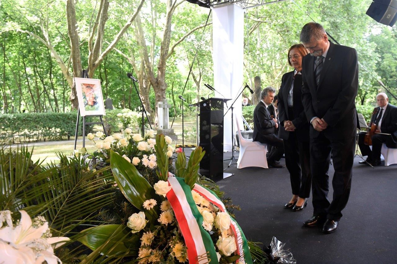 Végső búcsút vettek Szervátiusz Tibor szobrászművésztől