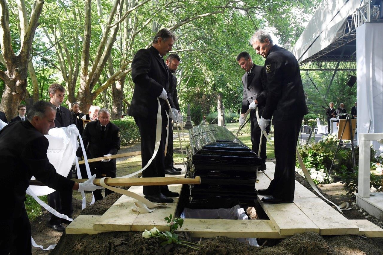 Végső búcsút vettek Szervátiusz Tibor szobrászművésztől