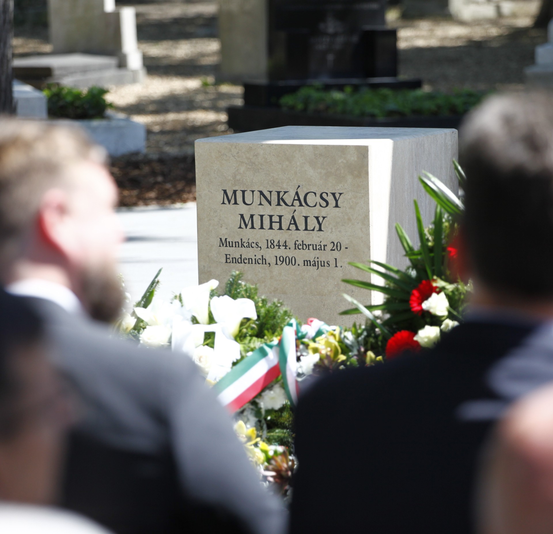Megújult Munkácsy Mihály síremléke