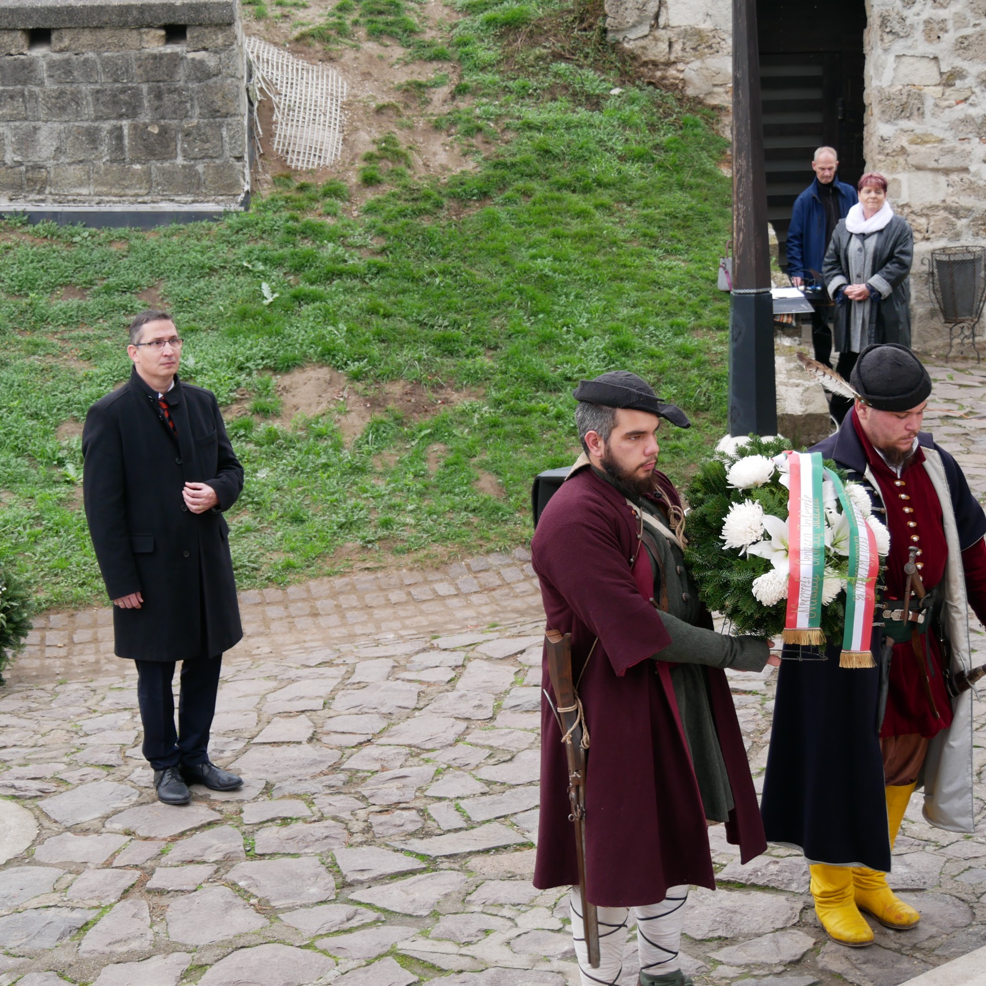 Megújult Gárdonyi Géza síremléke Egerben