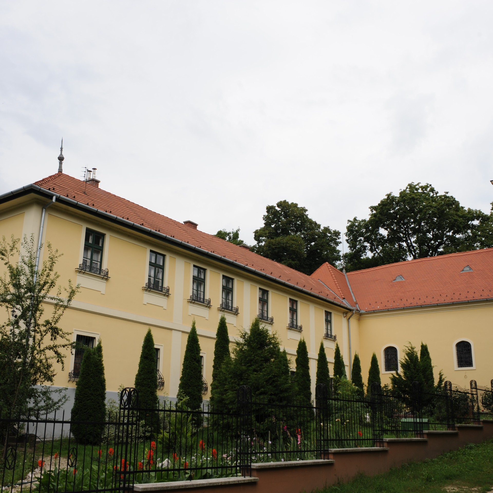 Vác, Hétkápolna és honvédemlékmű 