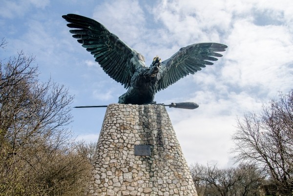 Tatabánya, Turul emlékmű