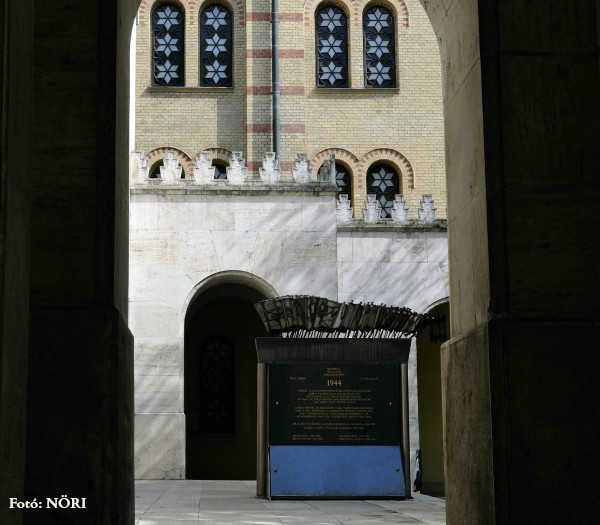 Hősök temploma és Hősök sírkertje 