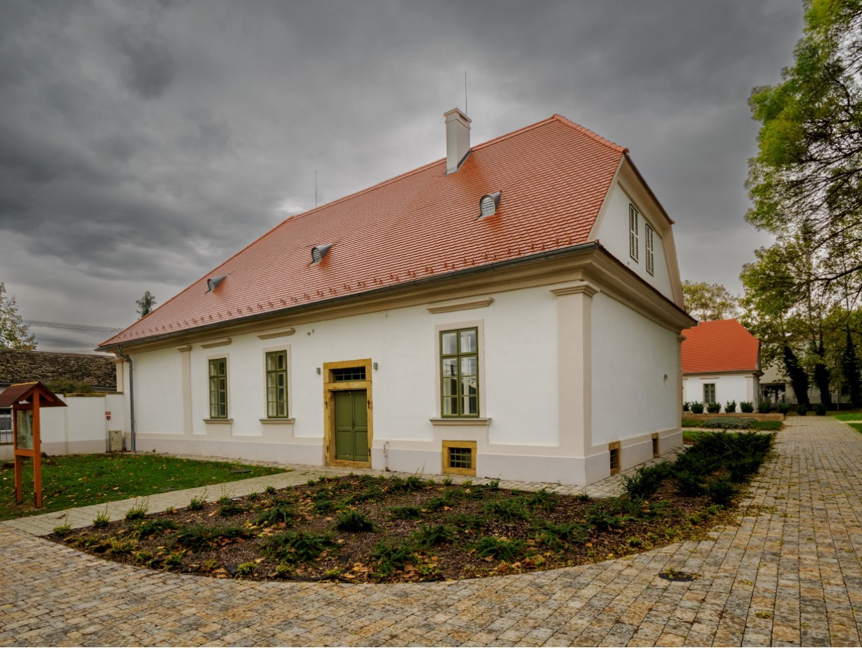 Bonyhád, Perczel-kúria