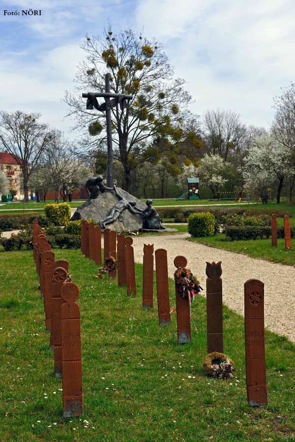 Mosonmagyaróvár, a határőrlaktanya előtti tér 