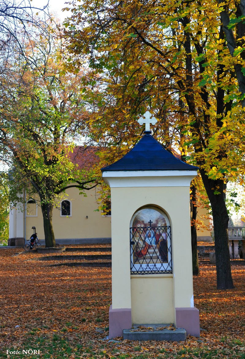 Vác, Hétkápolna és honvédemlékmű 