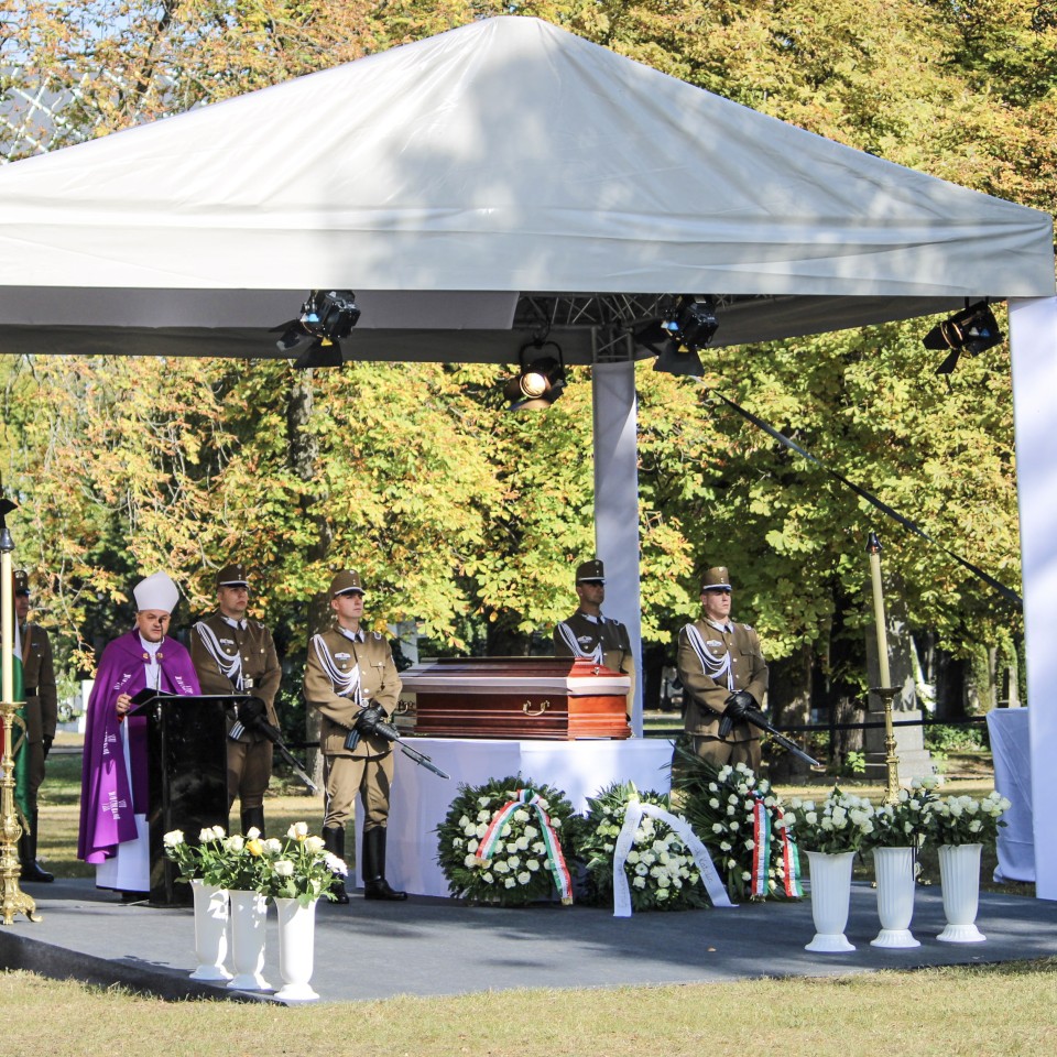 Eltemették Sólyom László volt köztársasági elnököt