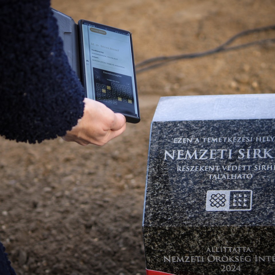 Mától Kisvárdán is okos parcellakő segíti a múlt megőrzését