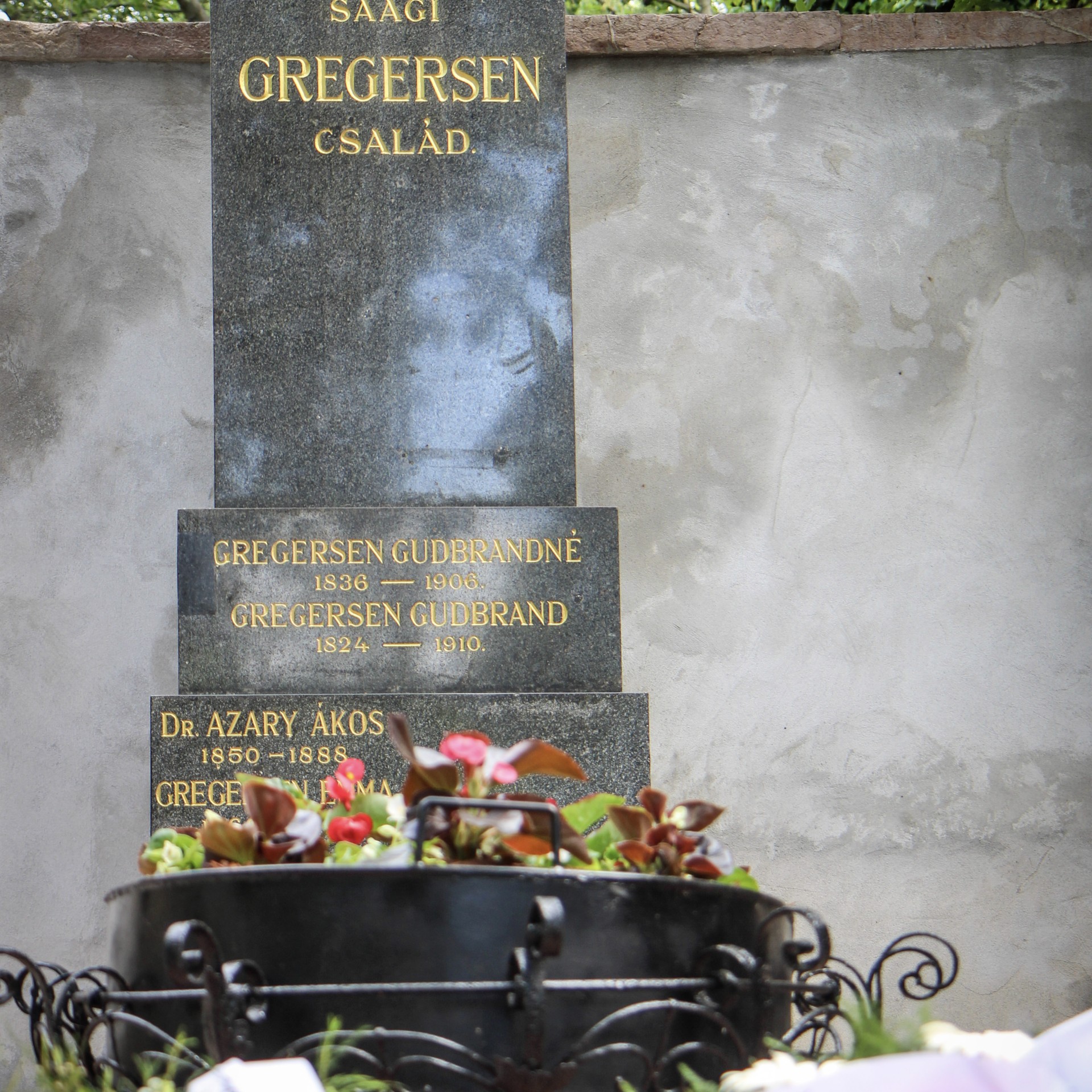 Gregersen Gudbrand építőmesterre emlékeztünk a Fiumei úti sírkertben